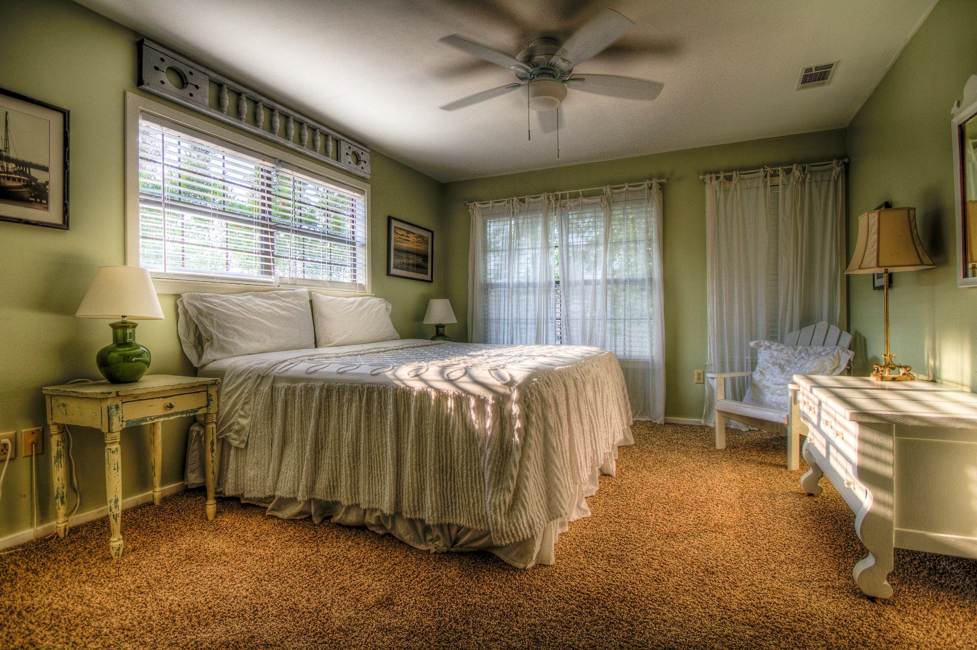 bedroom-349698_1920